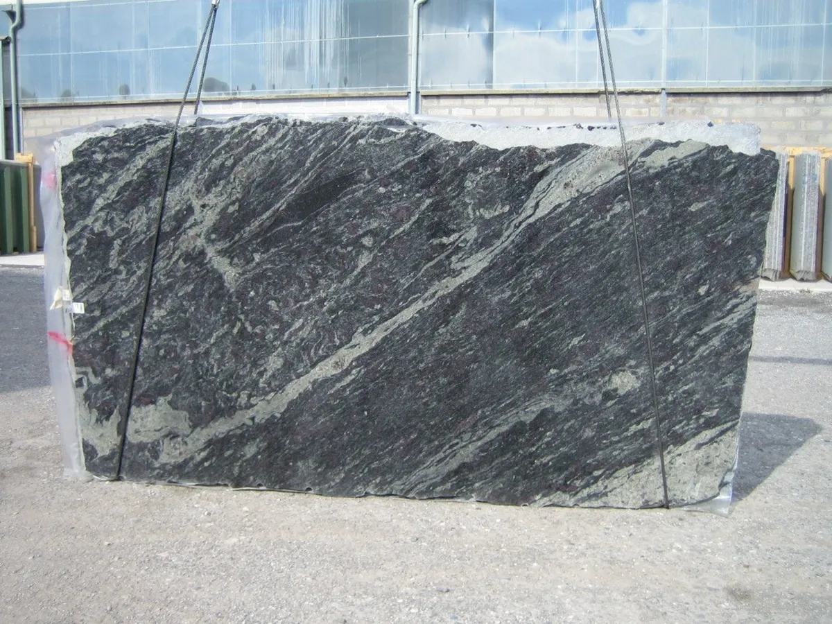 Amadeus marmo, superficie di lastra – Marmi di Carrara – grigio chiaro, antracite (2)