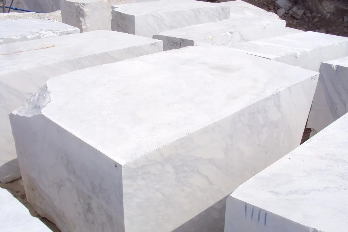 Arabescato marble quarry view – Marmi di Carrara – white, ivory (45)
