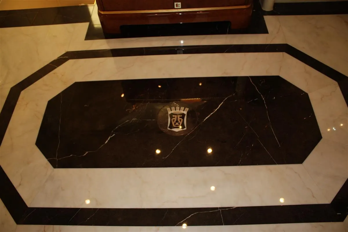 Arabescato mármol, superficie de losa – Marmi di Carrara – negro, dorado (46)
