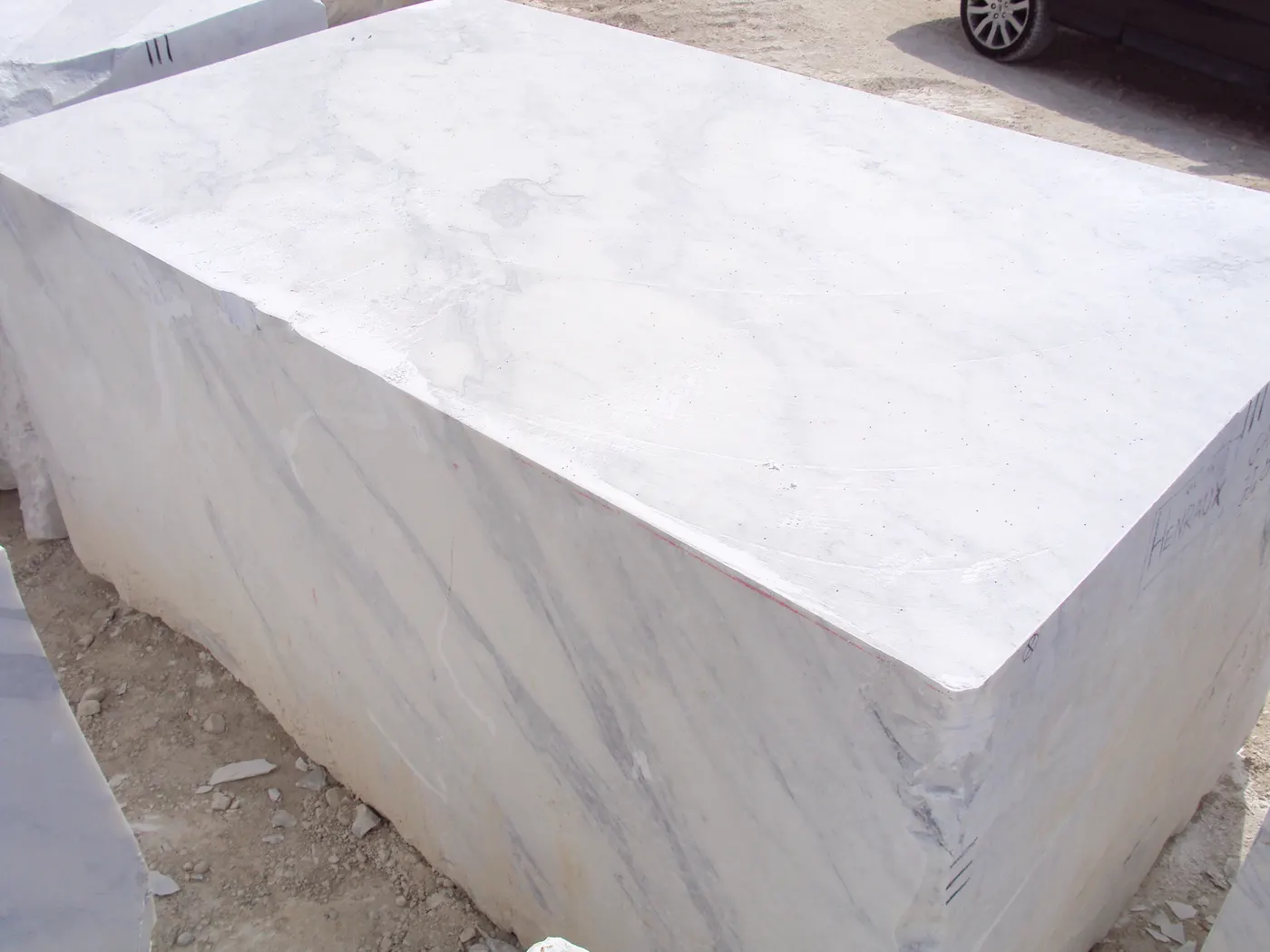 Arabescato marble slab surface – Marmi di Carrara – light grey, white (5)