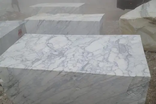 Arabescato marble quarry block – Marmi di Carrara – light grey, grey (66)
