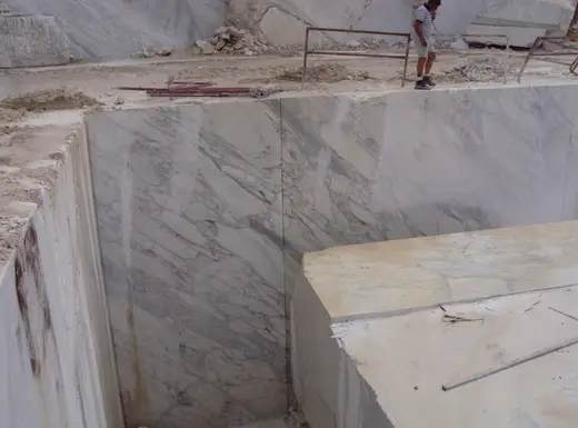 Arabescato marble quarry view – Marmi di Carrara – grey, light grey (72)