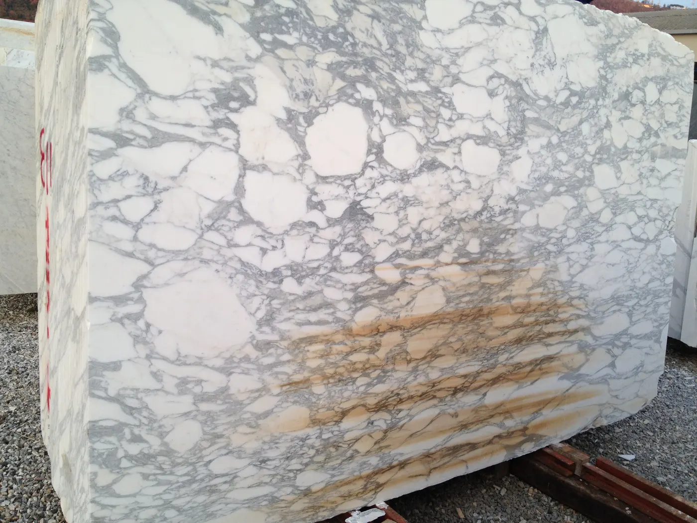 Arabescato Corchia marble slab surface – Marmi di Carrara – light grey, ivory (10)