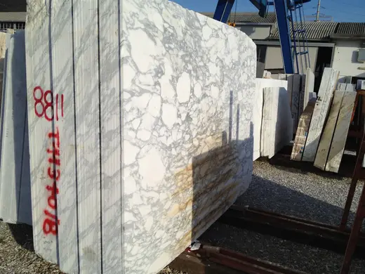 Arabescato Corchia marble slab surface – Marmi di Carrara – light grey, black (4)