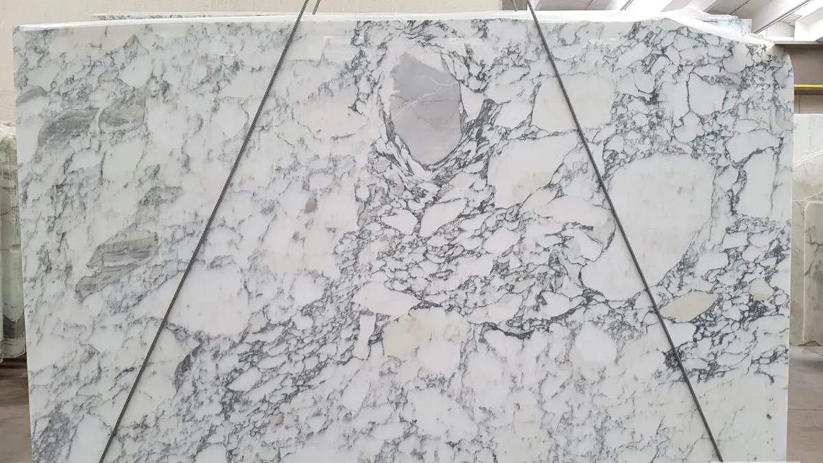 Arabescato Vagli marble slab surface – Marmi di Carrara – light grey, grey (1)