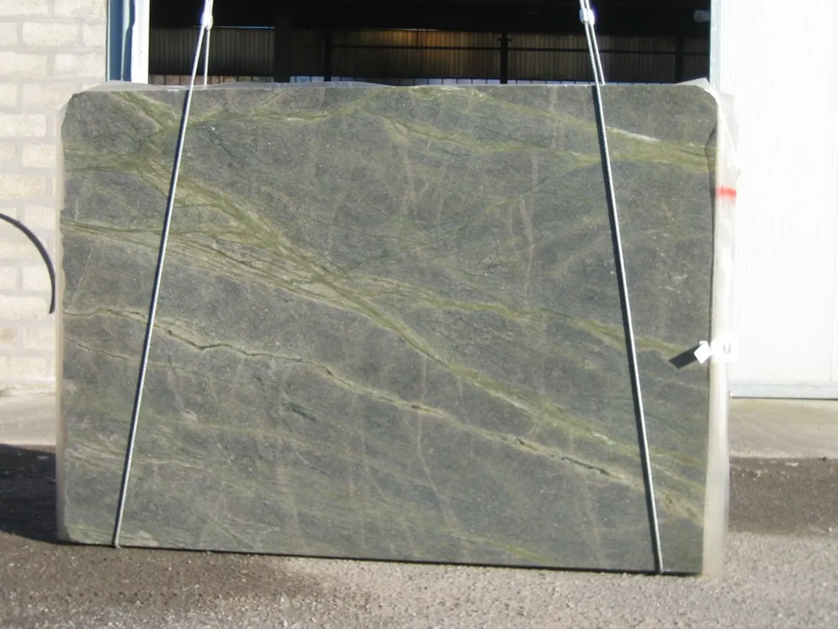 Ayers Green mármol, superficie de losa – Marmi di Carrara – gris, blanco (2)