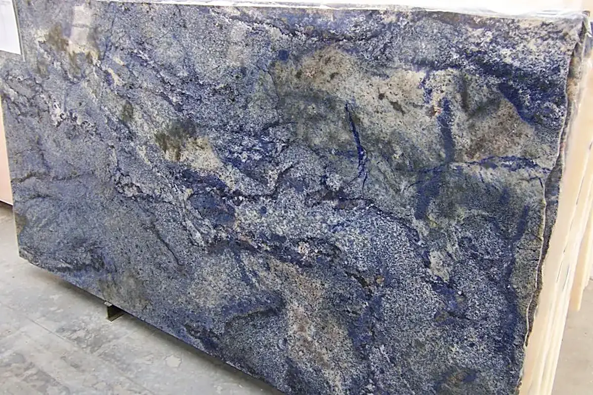 Azul Bahia Granit, Plattenoberfläche – Marmi di Carrara – violett, anthrazit (5)