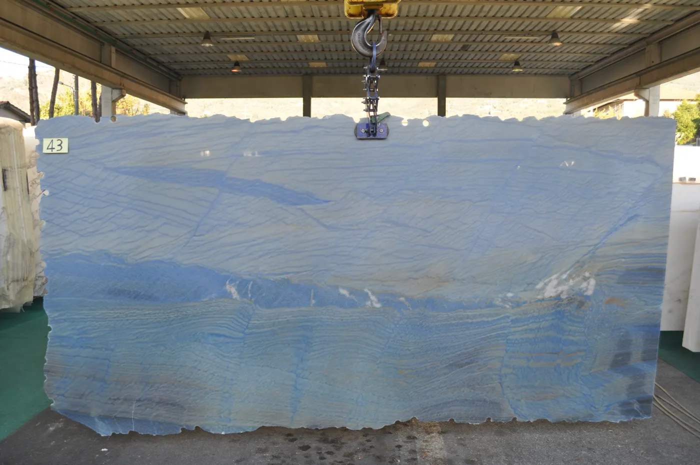 Azul Imperial cuarcita, muestra pulida – Marmi di Carrara – gris, antracita (1)