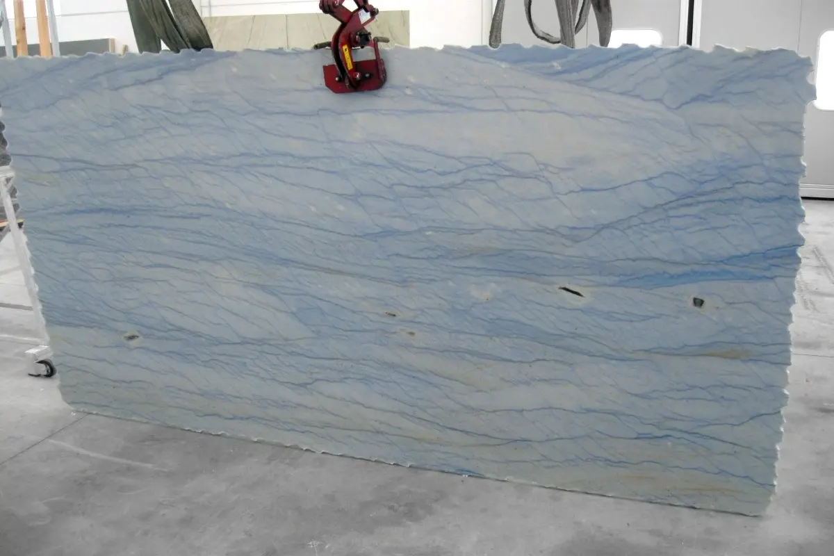 Azul Macaúbas quartzite slab surface – Marmi di Carrara – grey, light grey (7)