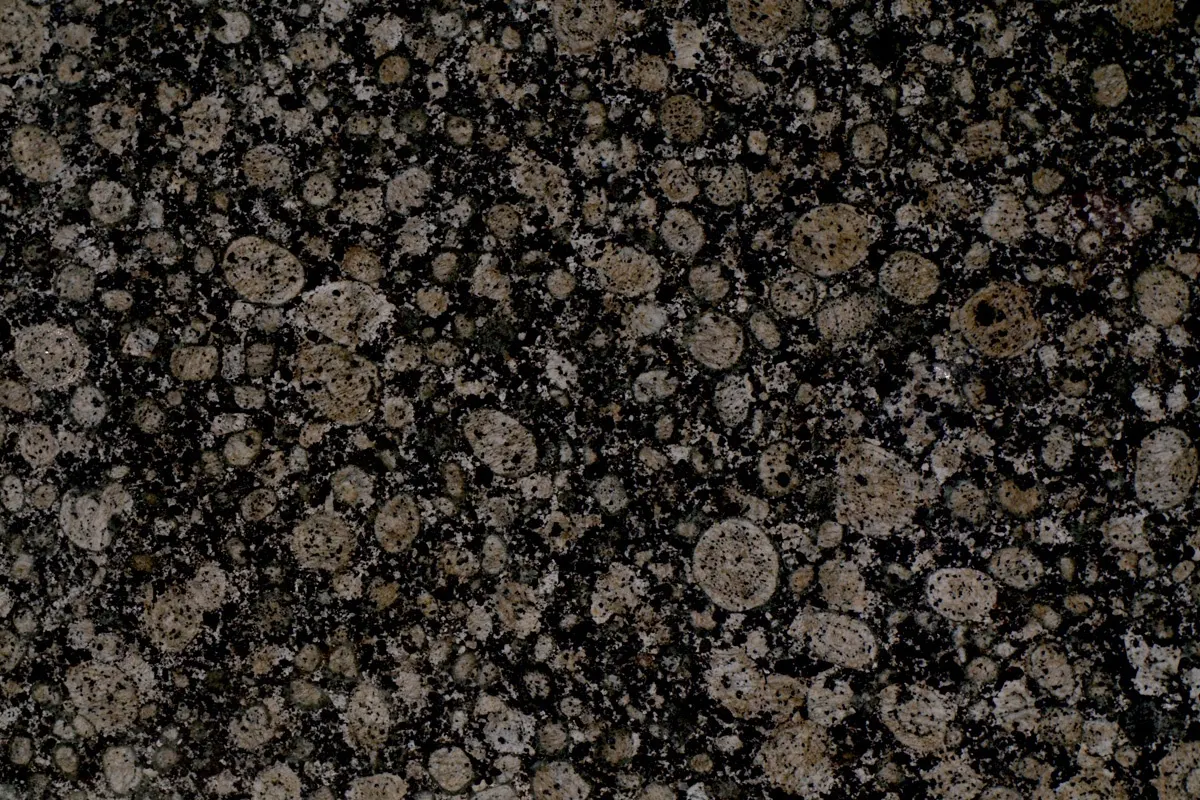 Baltic Brown granite slab surface – Marmi di Carrara – black, charcoal (1)