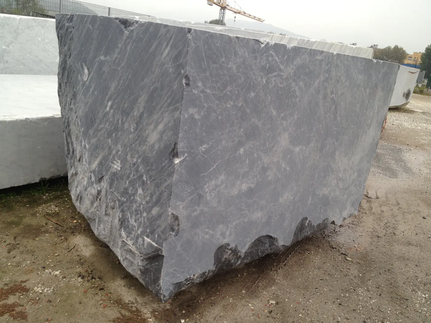 Bardiglio marble quarry block – Marmi di Carrara – grey, charcoal (1)