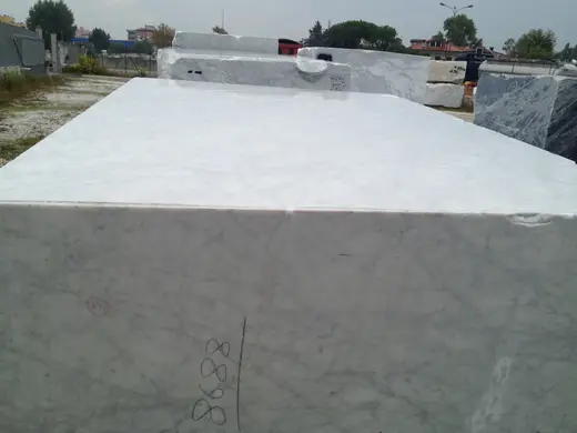 Bardiglio marble quarry block – Marmi di Carrara – violet, ivory (6)