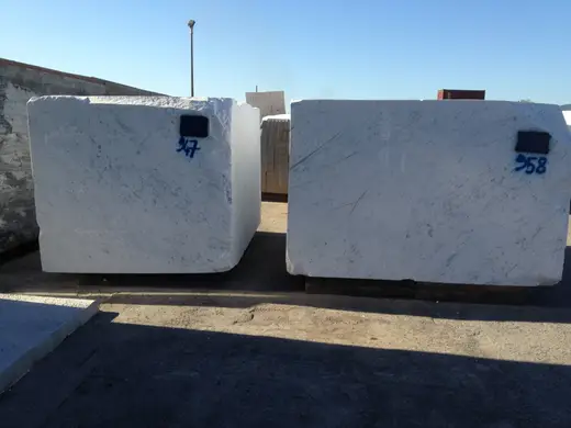 Bianco Carrara marble slab surface – Marmi di Carrara – grey, black (13)