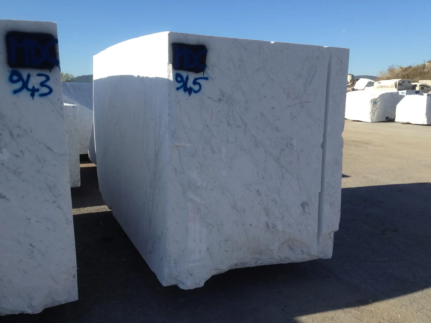Bianco Carrara marble slab surface – Marmi di Carrara – grey, black (14)