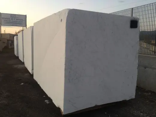 Bianco Carrara marble slab surface – Marmi di Carrara – violet, black (2)