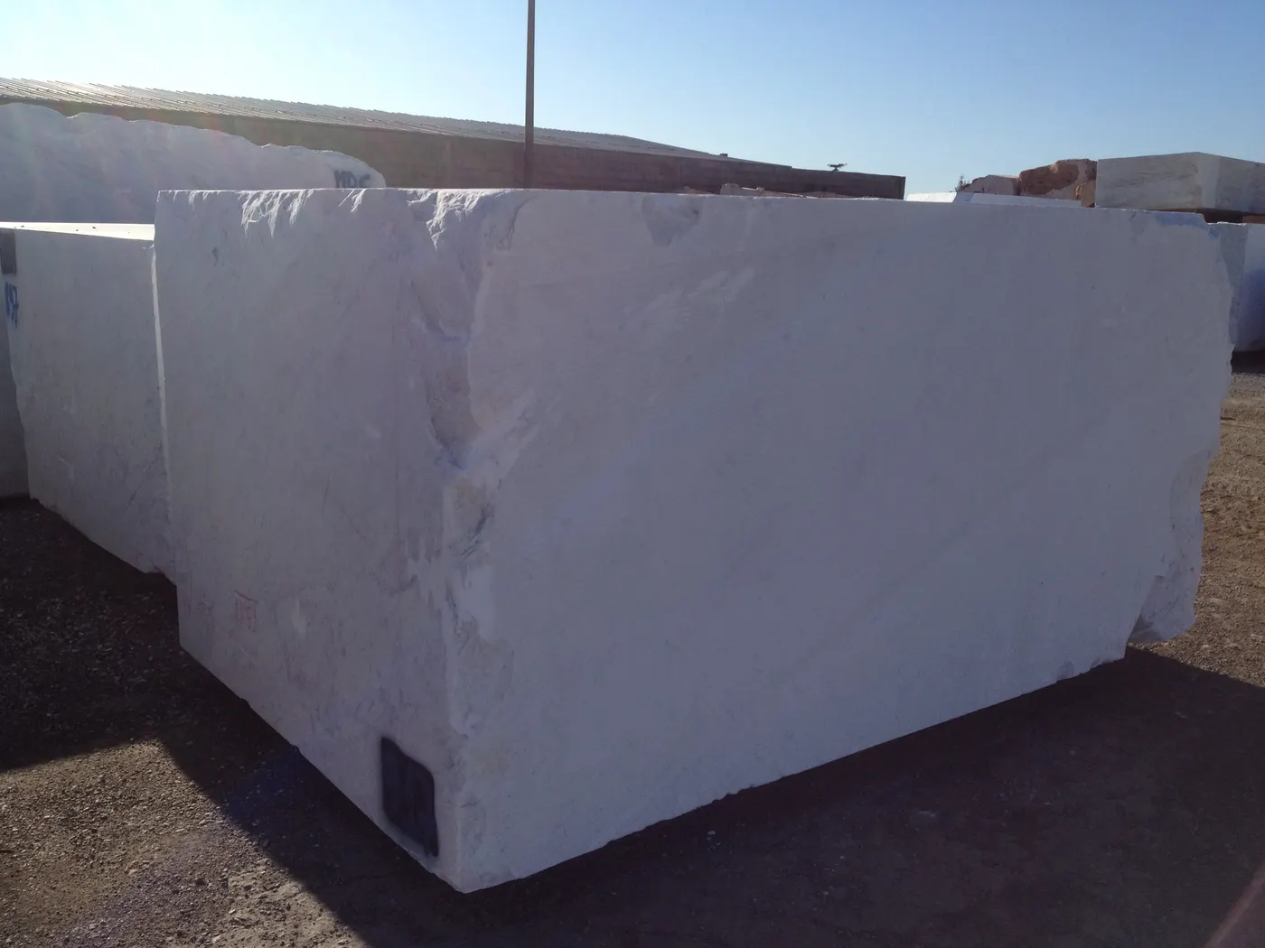 Bianco Carrara marmo, superficie di lastra – Marmi di Carrara – viola, nero (21)