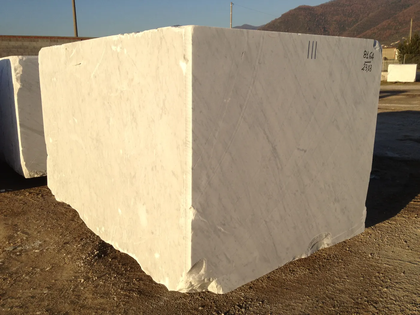Bianco Carrara мрамор, поверхность плиты – Marmi di Carrara – серый, коричневый (41)