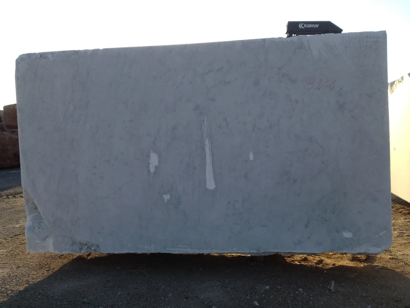 Bianco Carrara мрамор, поверхность плиты – Marmi di Carrara – фиолетовый, зелёный (45)
