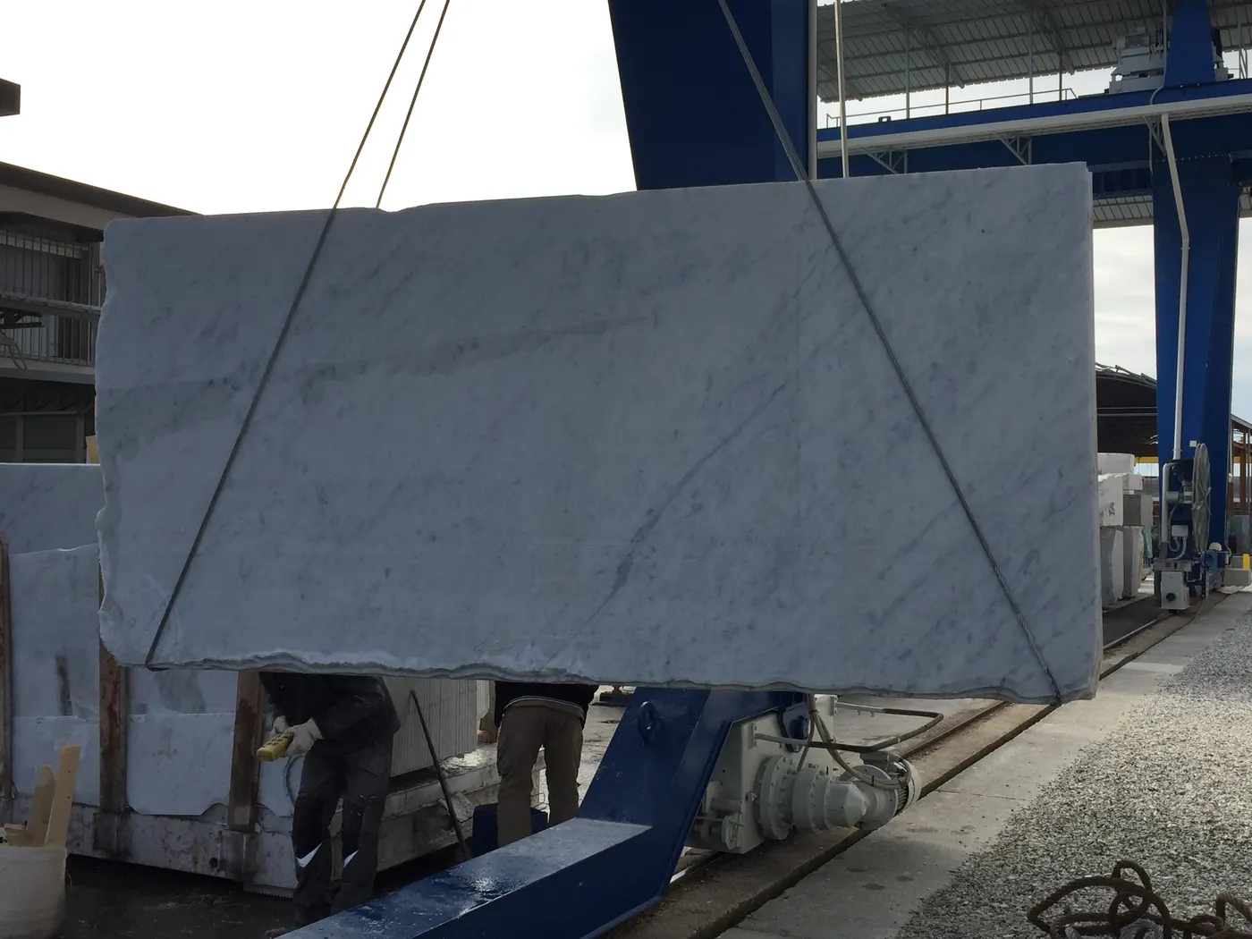 Bianco Carrara marble slab surface – Marmi di Carrara – green, black (54)