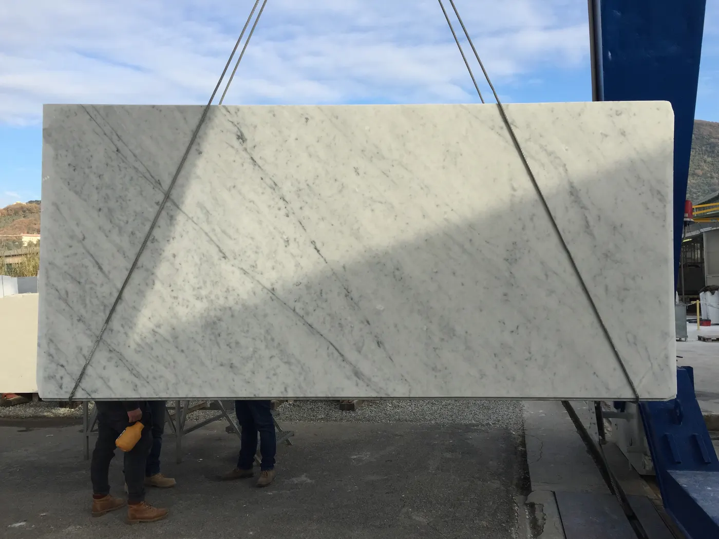 Bianco Carrara мрамор, поверхность плиты – Marmi di Carrara – светло-серый, антрацитовый (59)