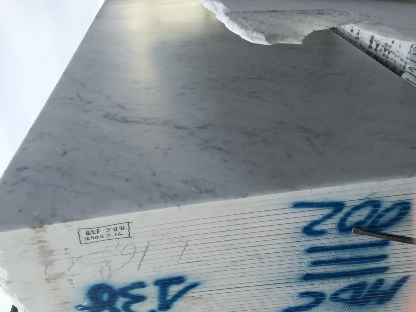 Bianco Carrara мрамор, поверхность плиты – Marmi di Carrara – серый, антрацитовый (60)
