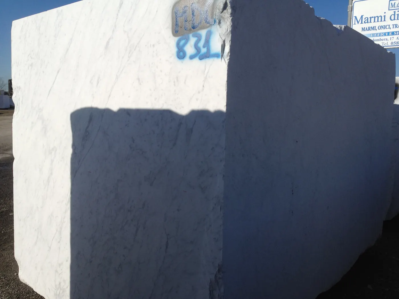 Bianco Carrara мрамор, поверхность плиты – Marmi di Carrara – антрацитовый, белый (7)