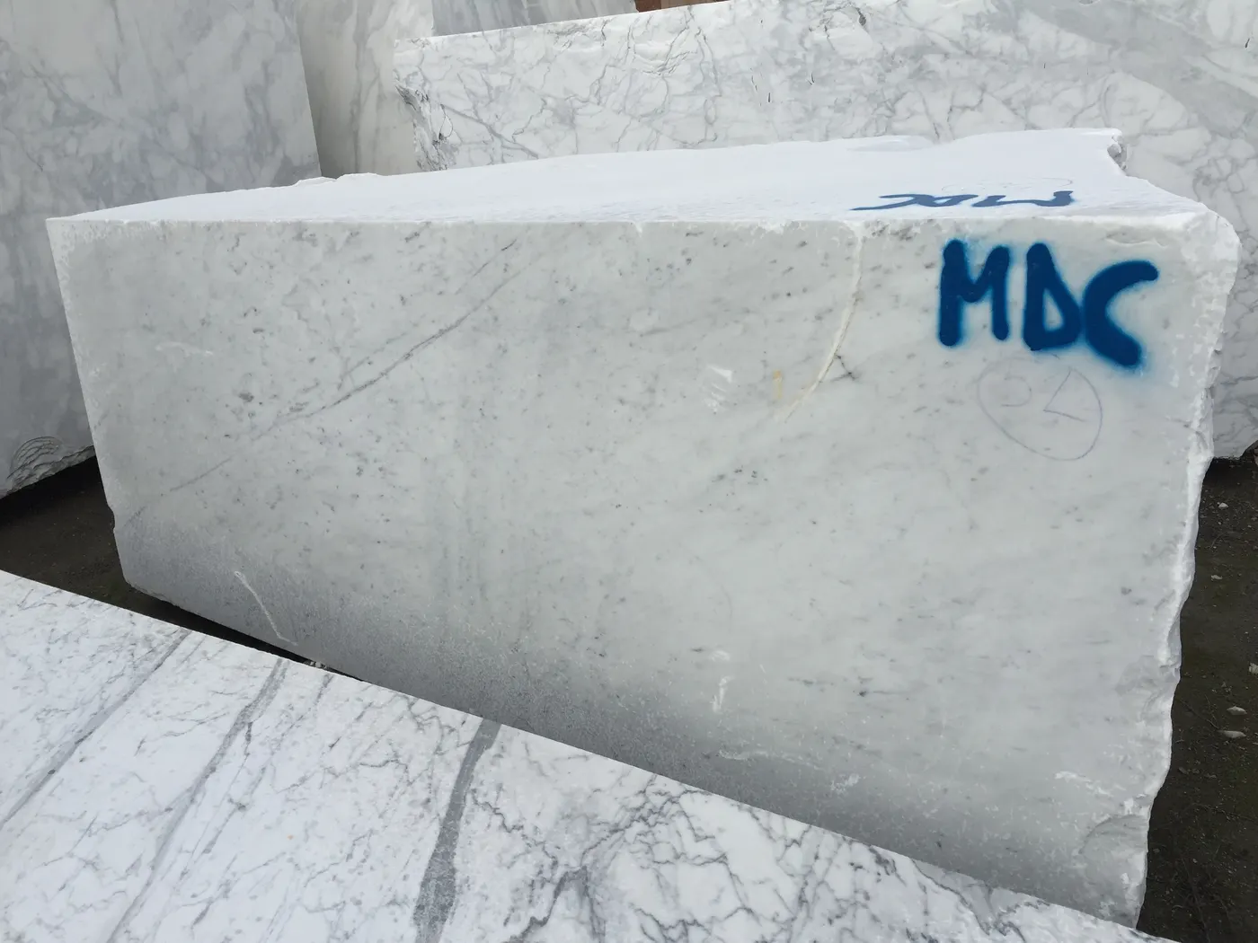 Bianco Carrara marmo, superficie di lastra – Marmi di Carrara – grigio chiaro, grigio (76)