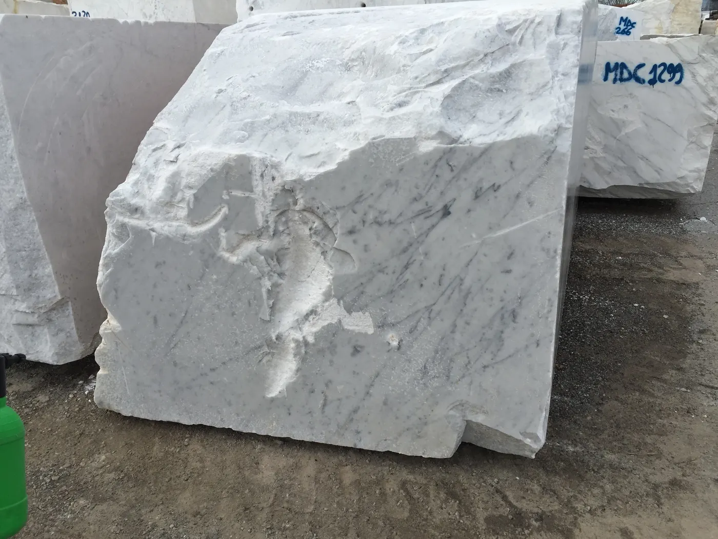 Bianco Carrara marble slab surface – Marmi di Carrara – grey, charcoal (79)