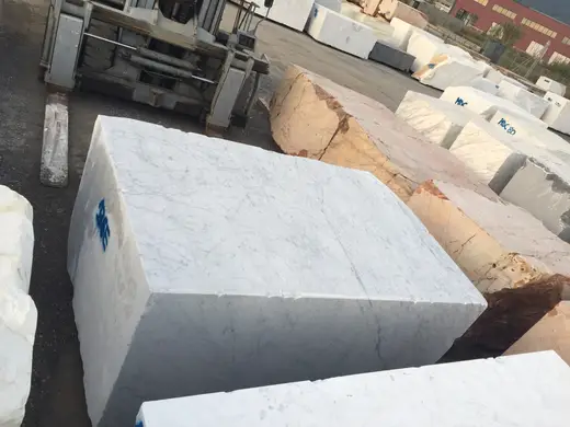 Bianco Carrara C marble quarry block – Marmi di Carrara – charcoal, grey (27)