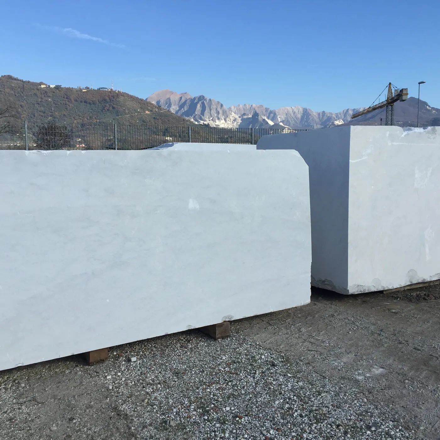 Bianco Carrara C мрамор, поверхность плиты – Marmi di Carrara – светло-серый, зелёный (41)