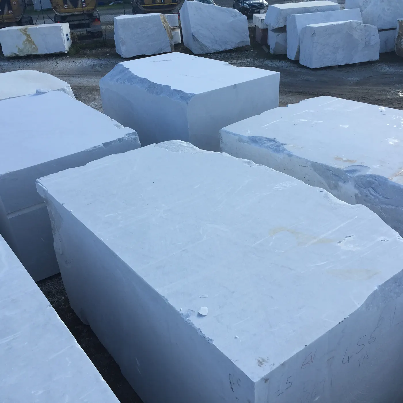 Bianco Carrara C мрамор, поверхность плиты – Marmi di Carrara – светло-серый, синий (45)