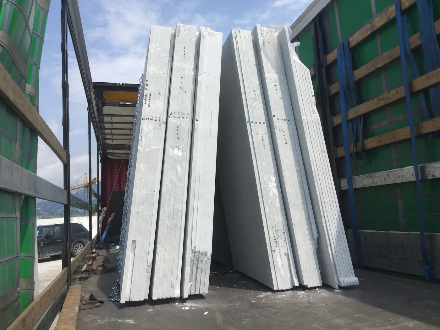 Bianco Carrara C мрамор, поверхность плиты – Marmi di Carrara – антрацитовый, чёрный (5)