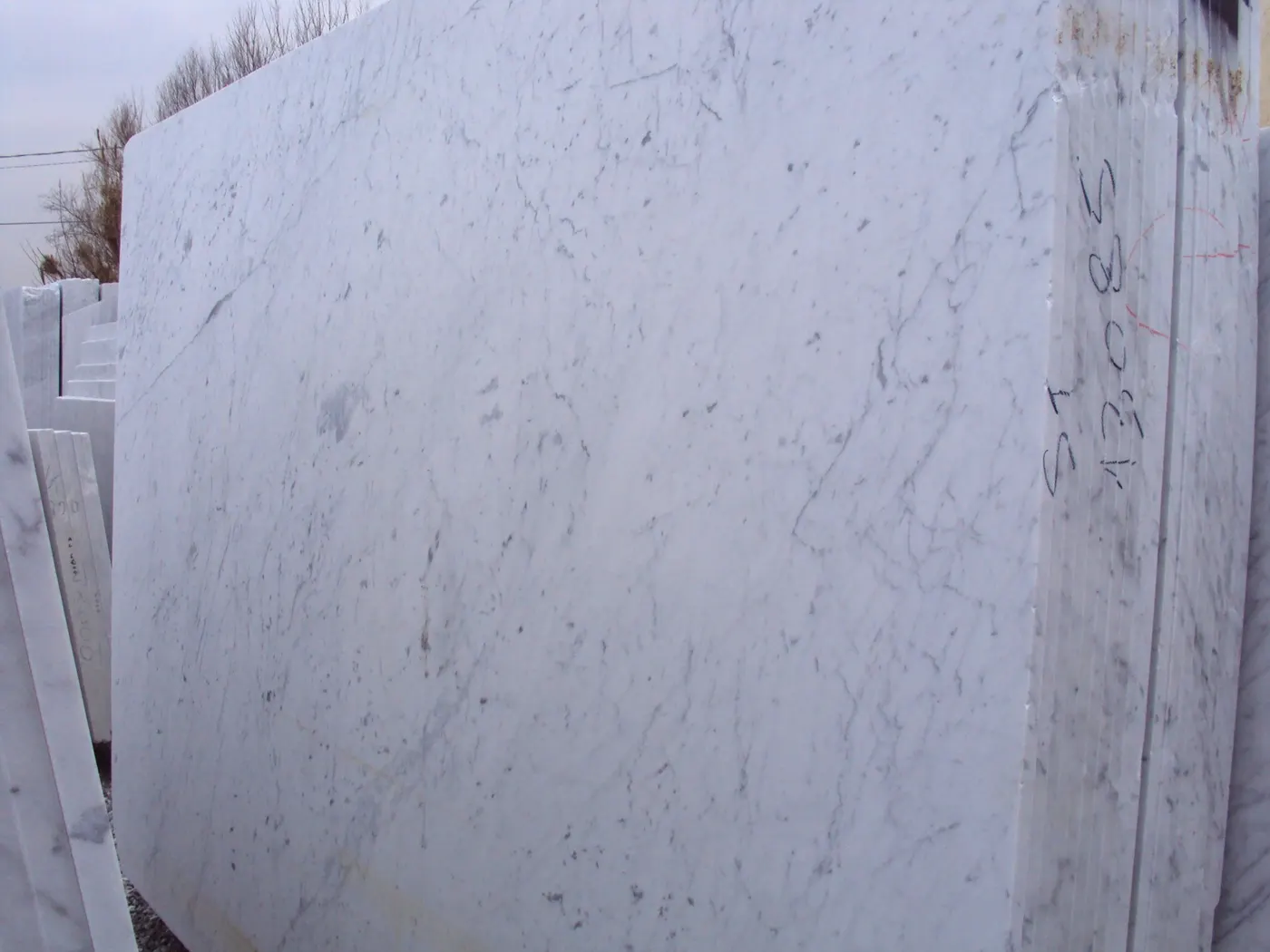 Bianco Carrara C мрамор, поверхность плиты – Marmi di Carrara – светло-серый, серый (50)