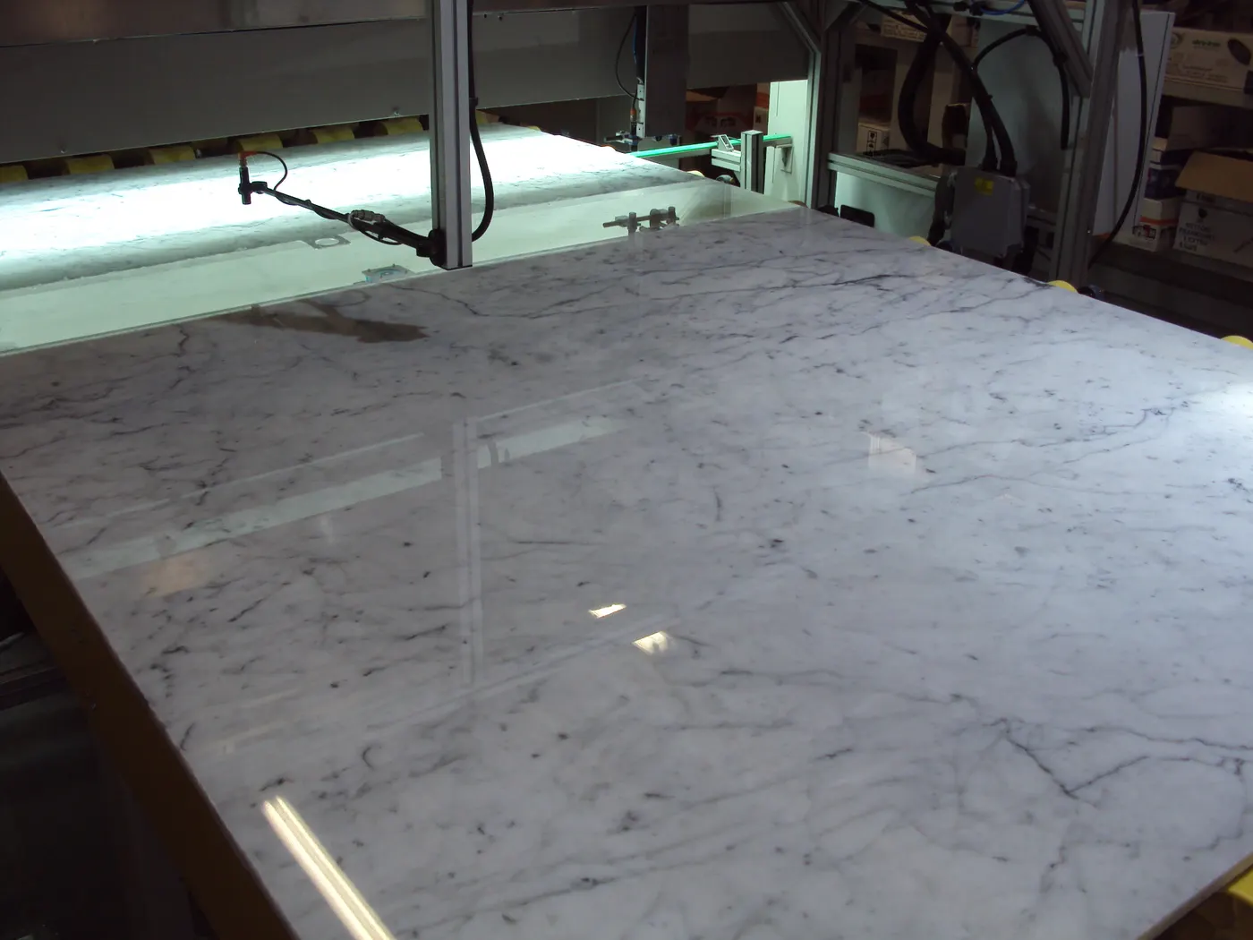 Bianco Carrara C mármol, superficie de losa – Marmi di Carrara – gris, negro (58)