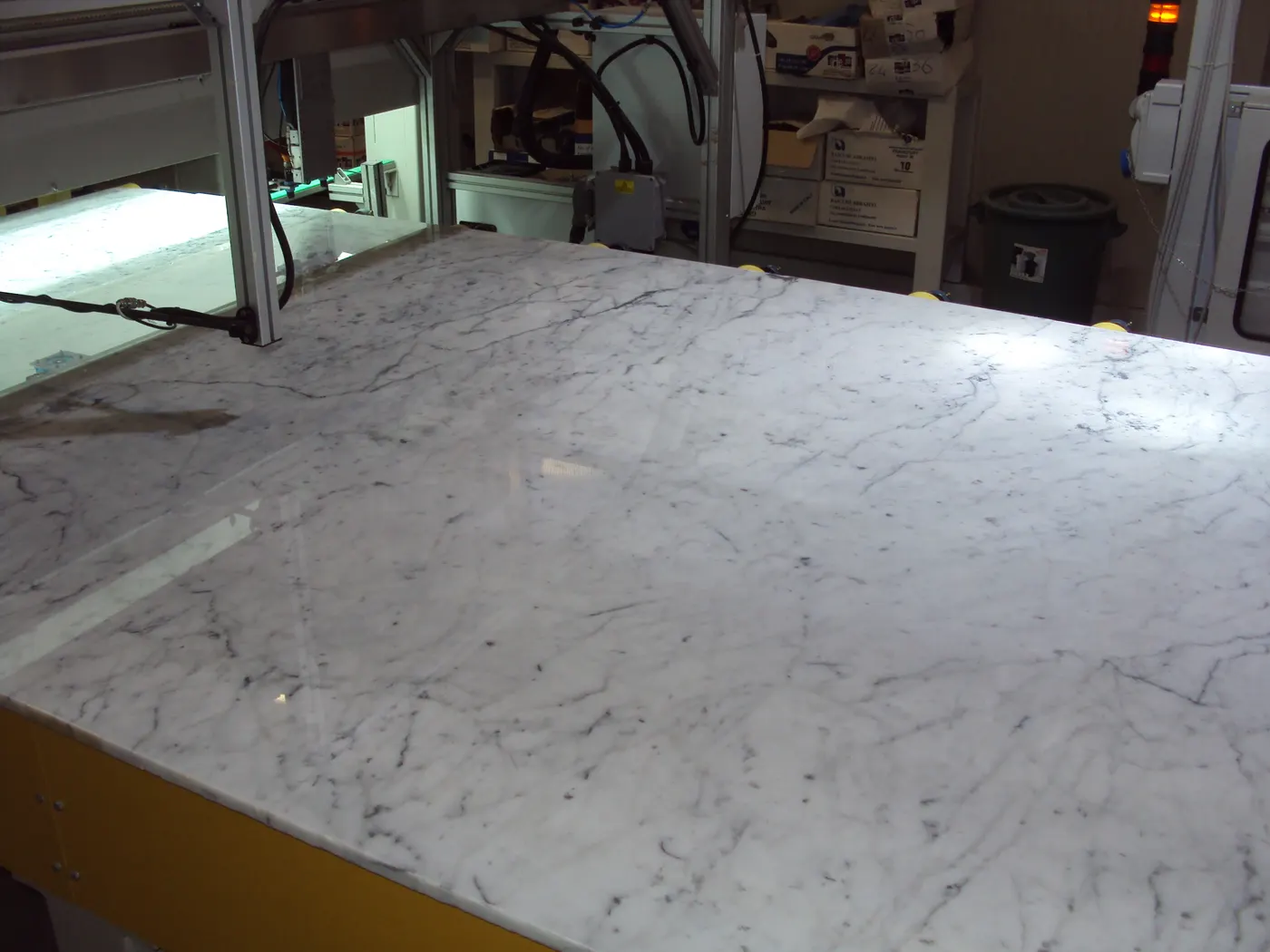 Bianco Carrara C мрамор, поверхность плиты – Marmi di Carrara – серый, чёрный (59)