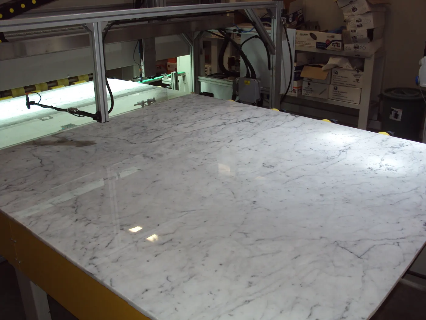 Bianco Carrara C мрамор, поверхность плиты – Marmi di Carrara – серый, чёрный (60)