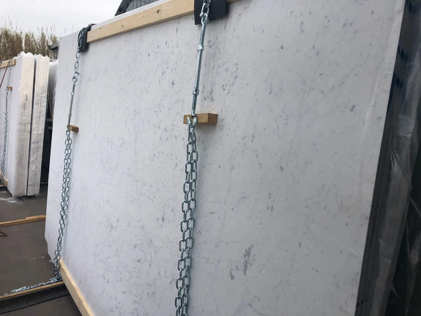 Bianco Carrara C Marmor, Plattenoberfläche – Marmi di Carrara – hellgrau, grau (68)