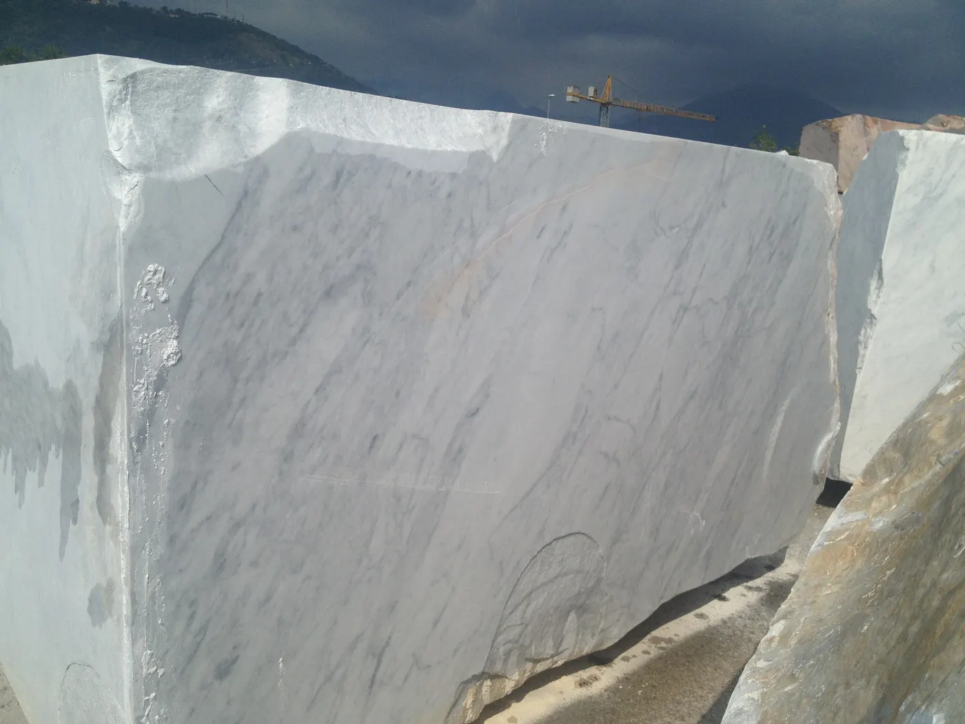 Bianco Carrara CD Marmor, Steinbruchblock – Marmi di Carrara – hellgrau, grau (26)