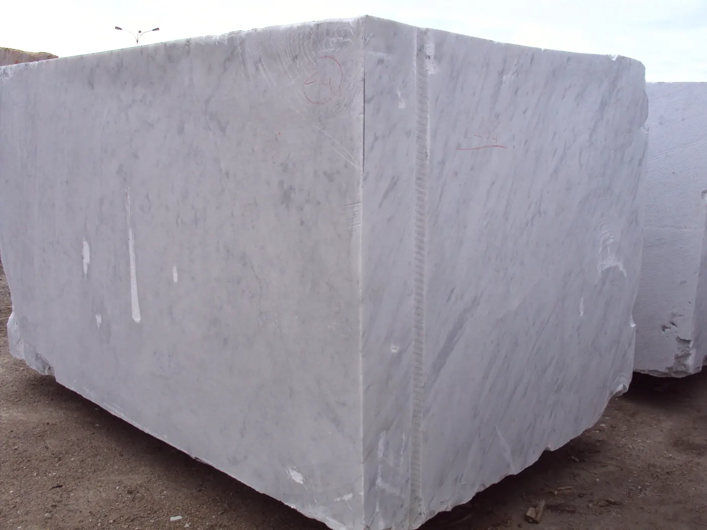 Bianco Carrara CD Marmor, Steinbruchblock – Marmi di Carrara – hellgrau, grau (38)