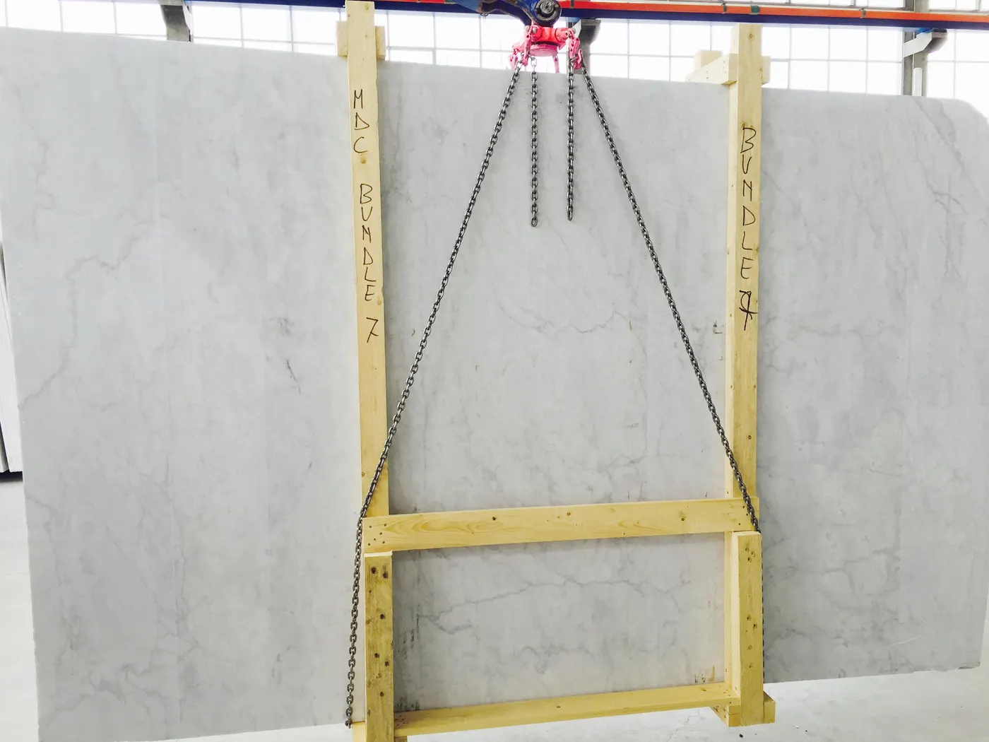 Bianco Carrara CD marble slab surface – Marmi di Carrara – light grey, beige (5)