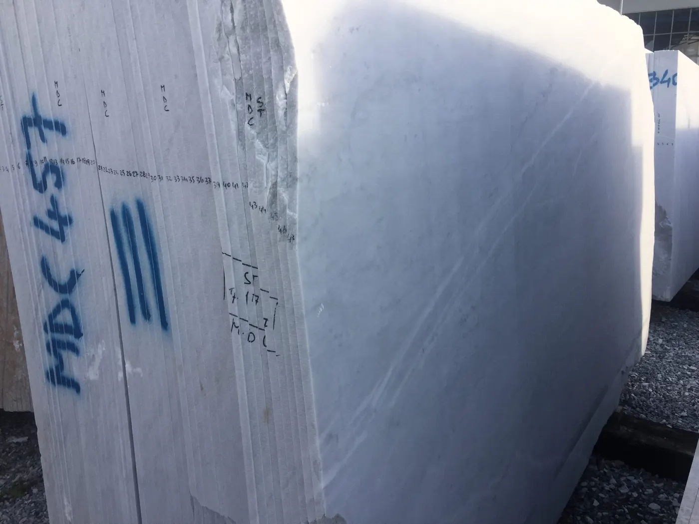 Bianco Carrara CD Marmor, Plattenoberfläche – Marmi di Carrara – violett, grau (66)