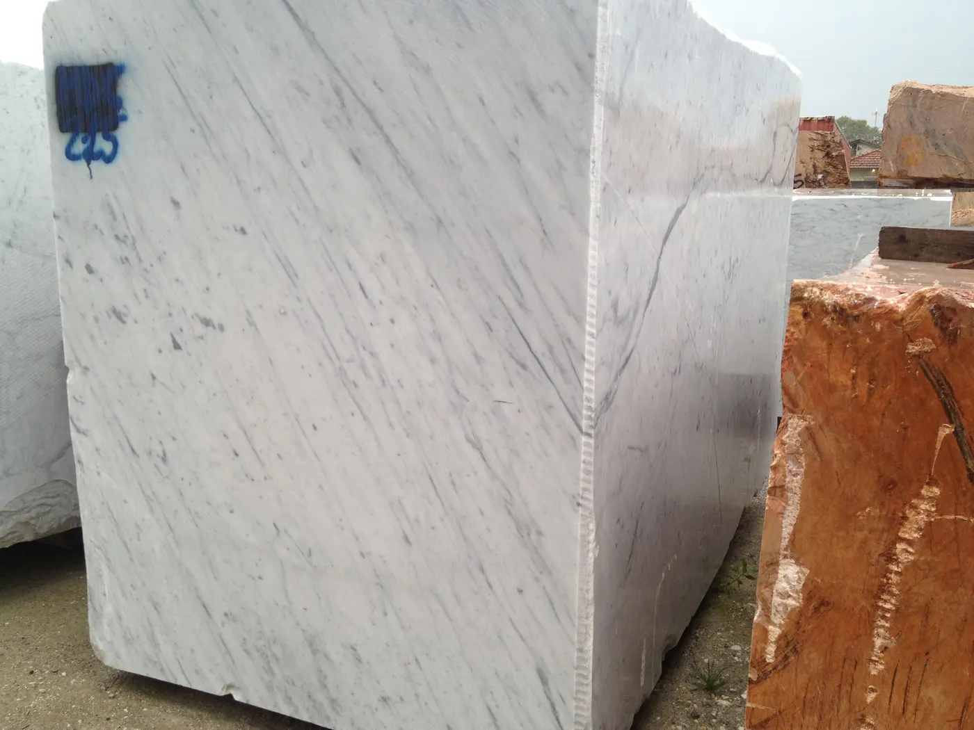 Bianco Carrara CD mármol, superficie de losa – Marmi di Carrara – gris claro, marrón (9)