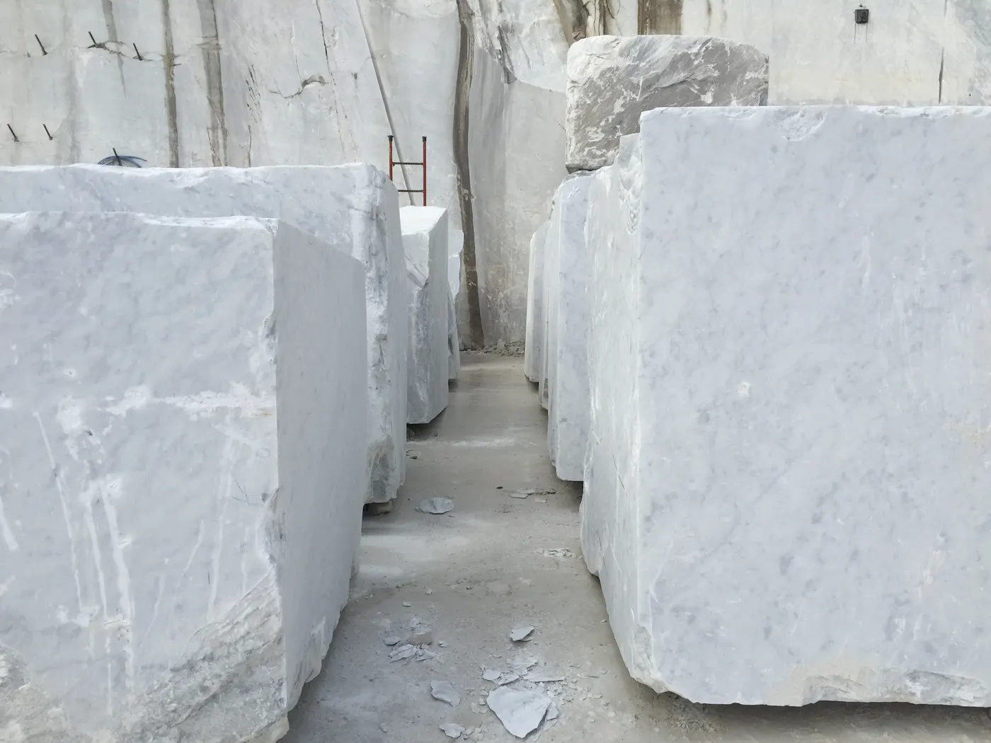 Bianco Gioia marble quarry view – Marmi di Carrara – light grey, grey (11)