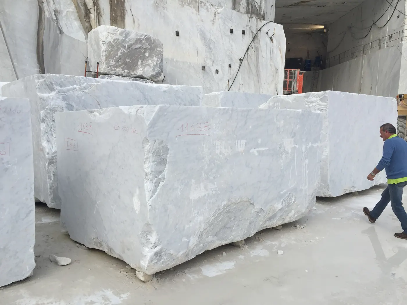 Bianco Gioia marble quarry view – Marmi di Carrara – light grey, grey (12)