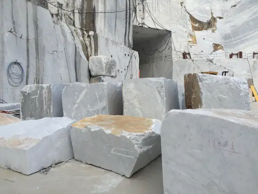 Bianco Gioia marble quarry view – Marmi di Carrara – light grey, grey (13)