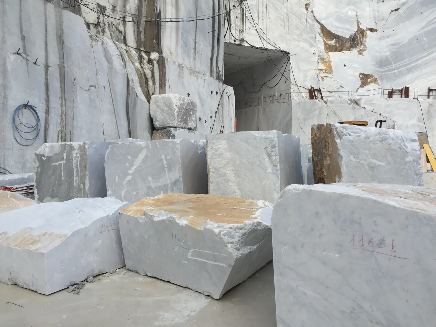 Bianco Gioia мрамор, вид карьера – Marmi di Carrara – светло-серый, серый (13)