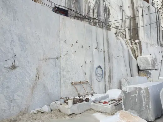 Bianco Gioia marble quarry view – Marmi di Carrara – light grey, grey (15)