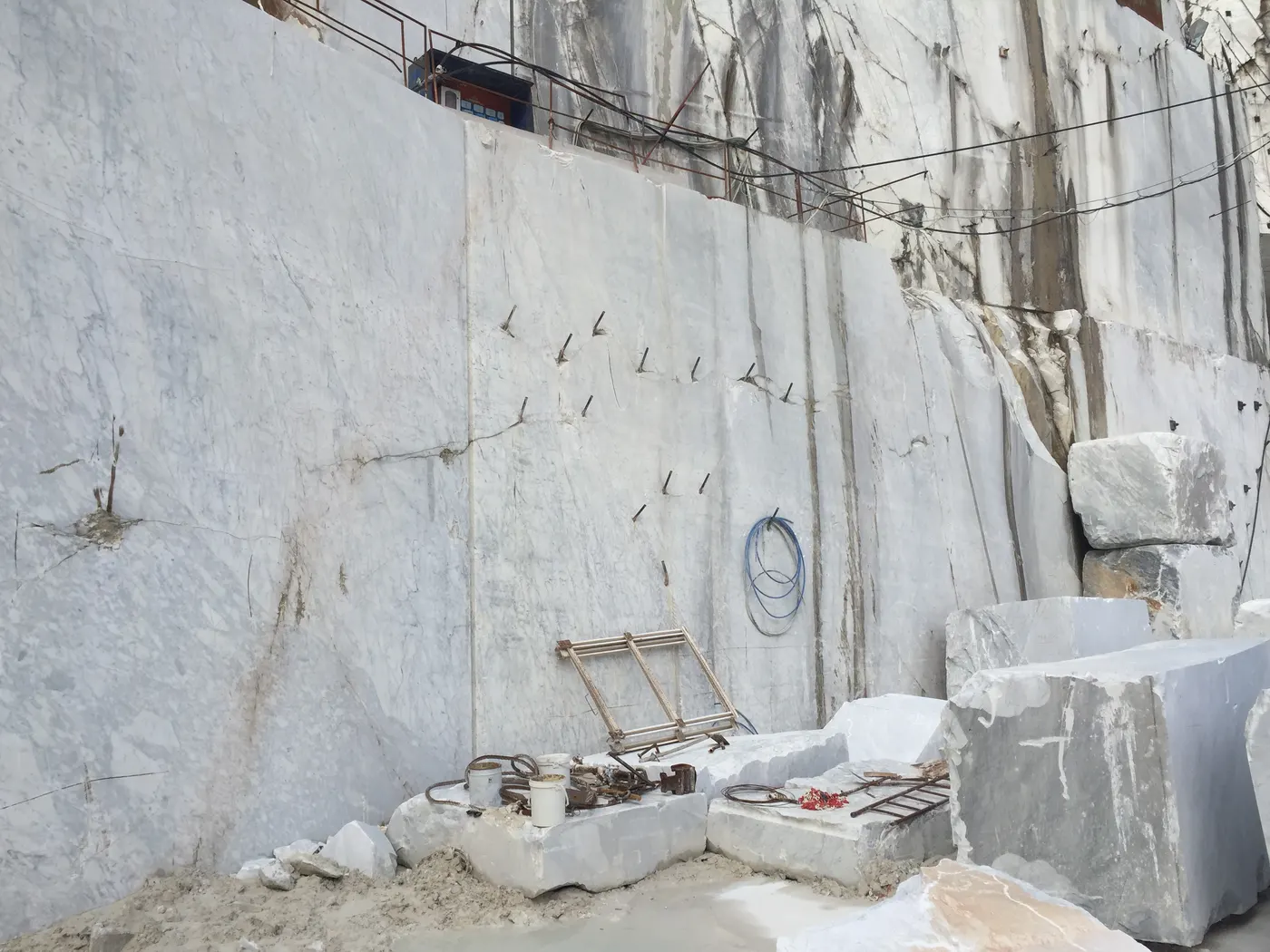 Bianco Gioia marble quarry view – Marmi di Carrara – light grey, grey (15)