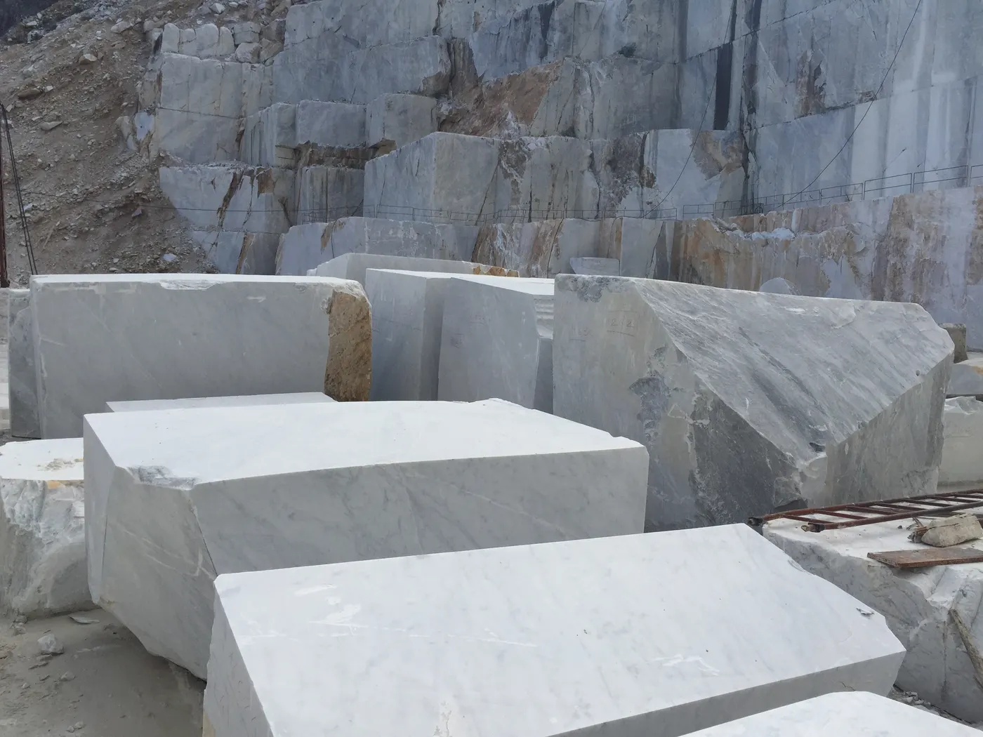 Bianco Gioia marble quarry view – Marmi di Carrara – violet, grey (16)