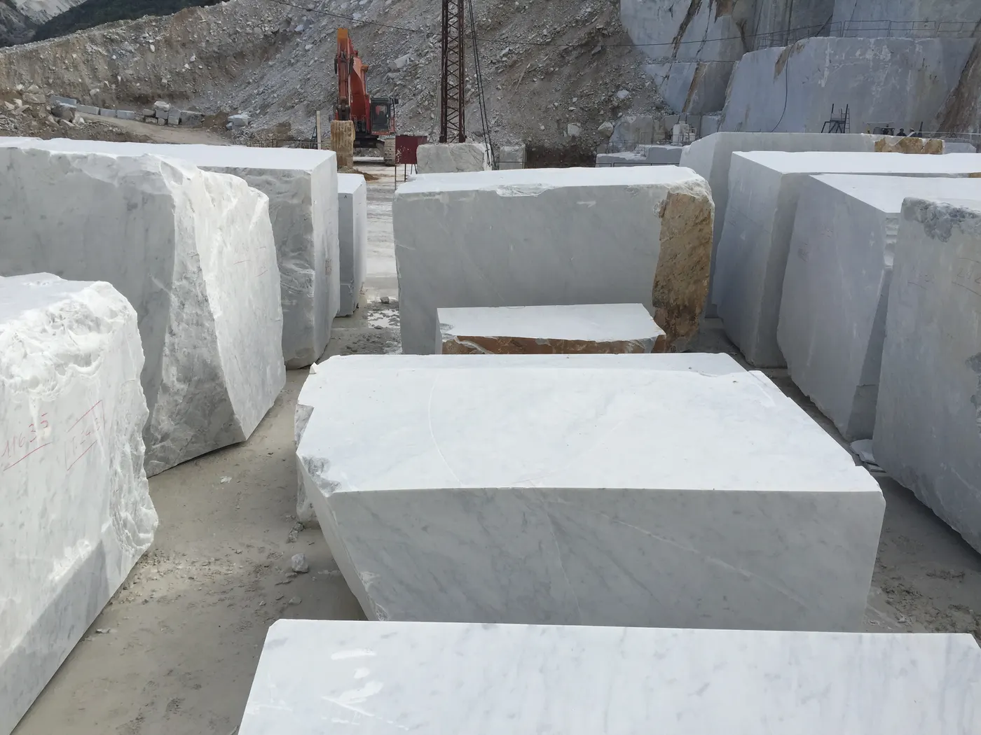 Bianco Gioia marmo, veduta di cava – Marmi di Carrara – grigio, avorio (18)